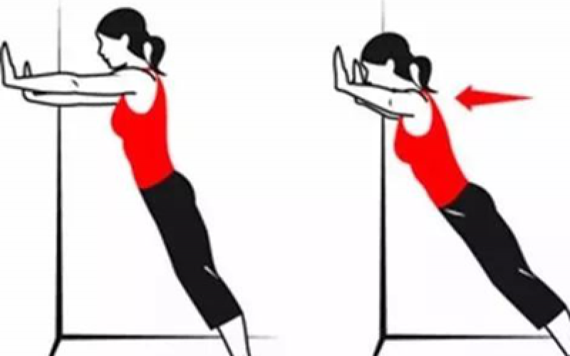 老年人鍛煉新方法，推墻操很流行